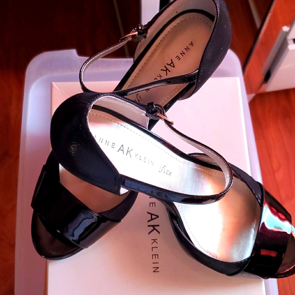 Ladies dressy peep abkle strapped heels